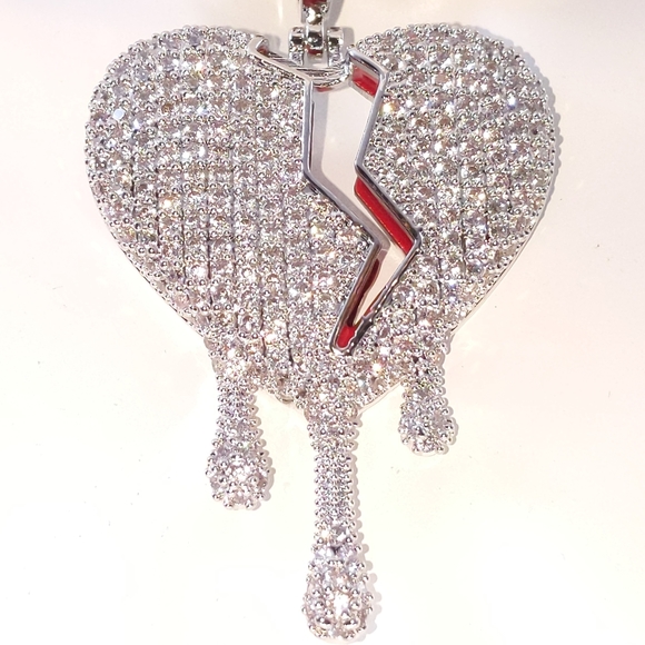 ❤️ Icy Dropping Heart + 20" Rope Chain - Picture 7 of 8